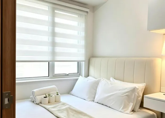 Apartment Modern Haven Staycation Near Moa - 1br At Shore3t1 -city View *